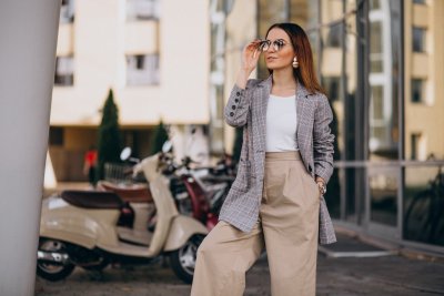 De kunst van het zakelijke chique: Wat een vrouw in haar garderobe moet hebben