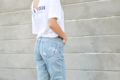 Barrel jeans zijn overal dit seizoen en zo style je ze